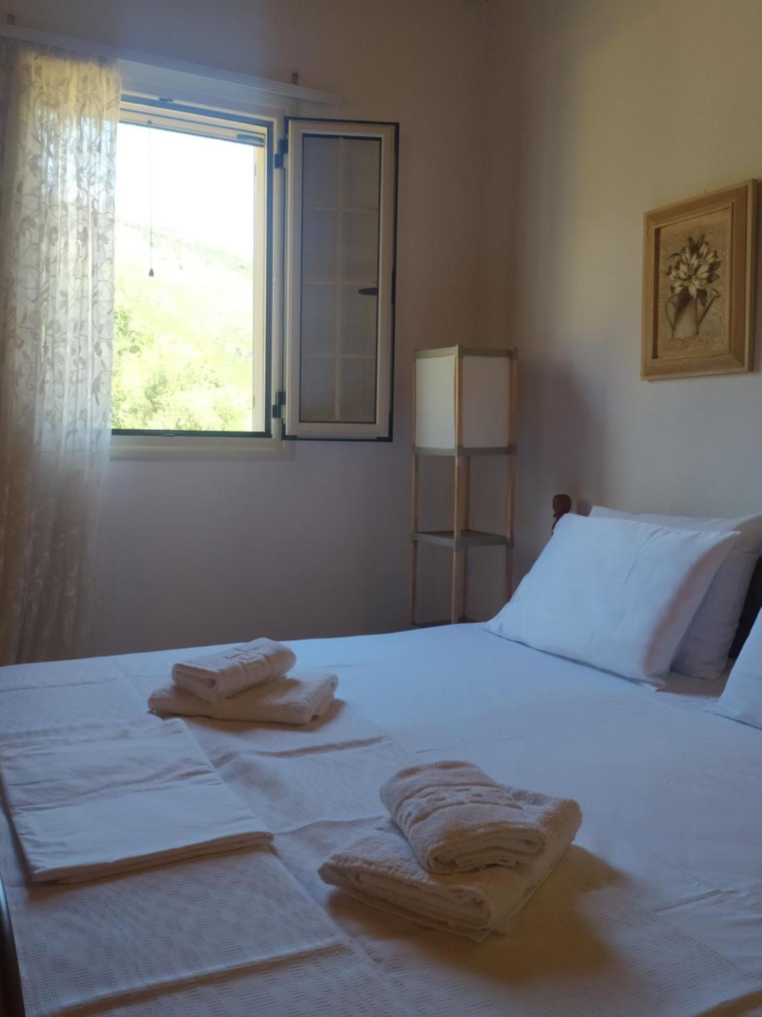 Retzos Rooms Himare Exterior foto